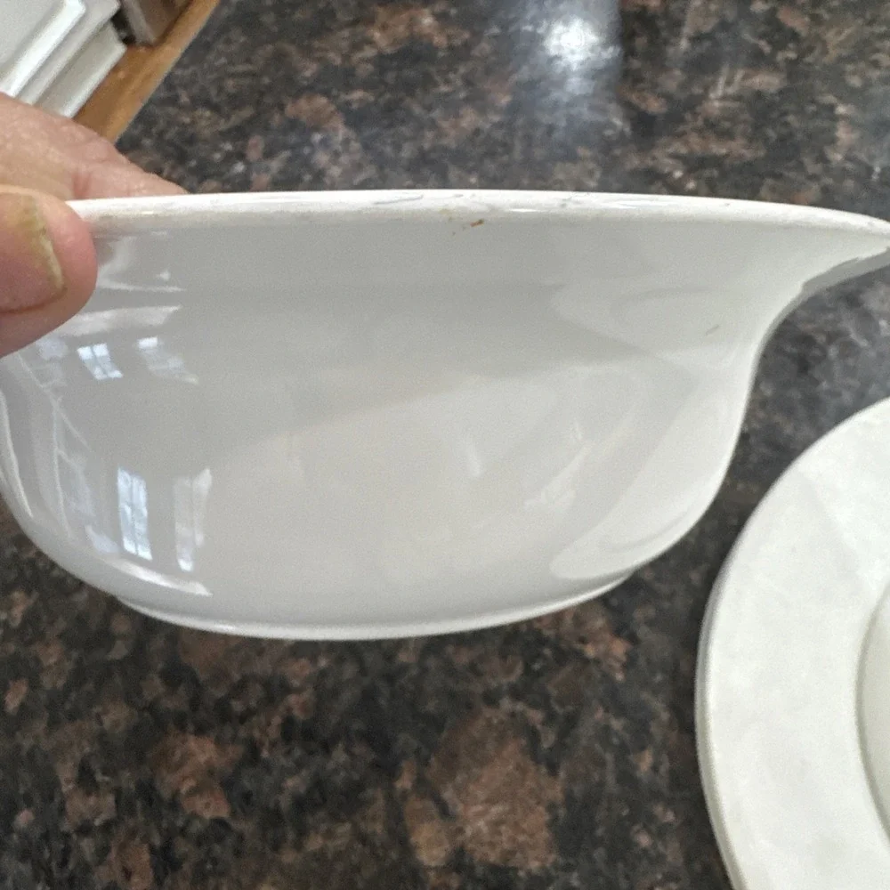 Corning Ware Casual Elegance White Flora Serving Dish With Cover 10